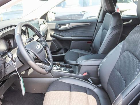 New 2025 Ford Escape SE image 18