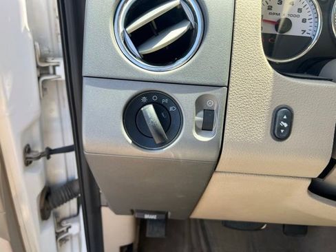 Used 2005 Ford F150 XLT AWD/4WD image 17