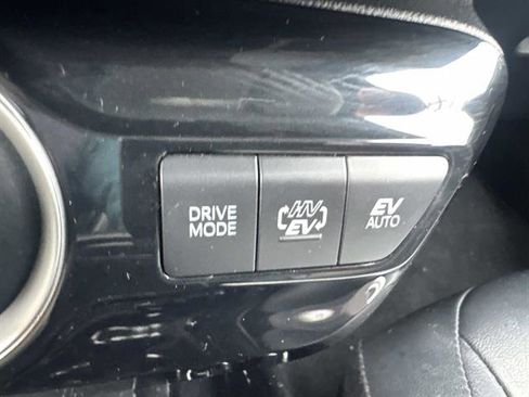 Used 2021 Toyota Prius Prime XLE image 32