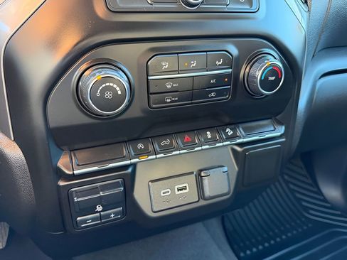 Used 2022 Chevrolet Silverado 1500 Custom Trail Boss image 22