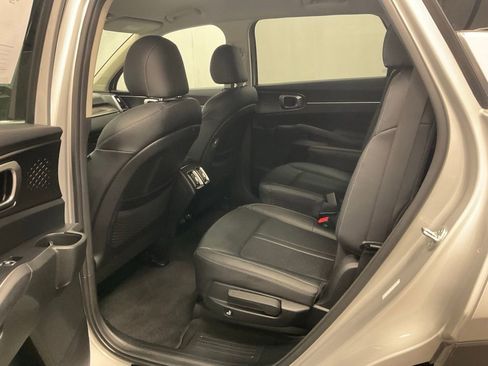 Used 2021 Kia Sorento S FWD image 32