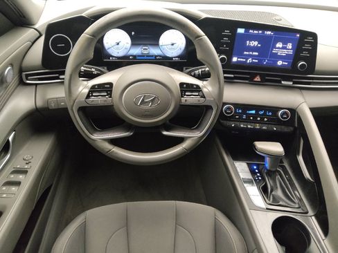 Used 2021 Hyundai Elantra SEL w/ Convenience Package FWD image 22