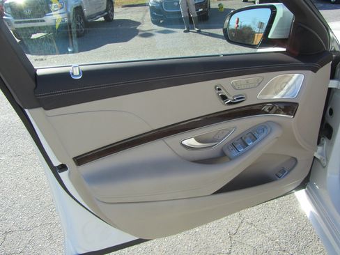 Used 2015 Mercedes-Benz S 550 Sedan image 18