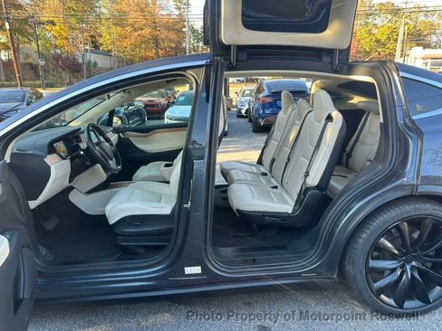 Used 2019 Tesla Model X image 11