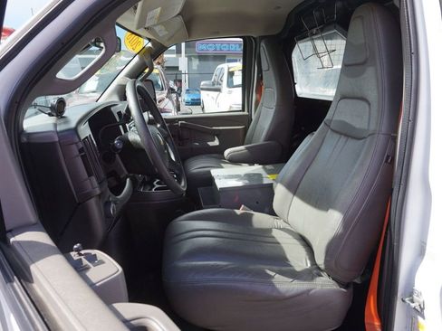 Used 2018 Chevrolet Express 2500 w/ Driver Convenience Package image 17