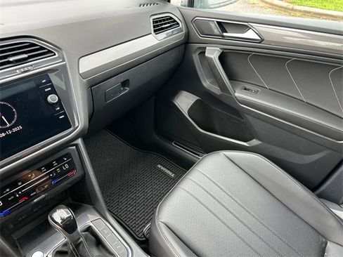 Used 2022 Volkswagen Tiguan SE R-Line image 28