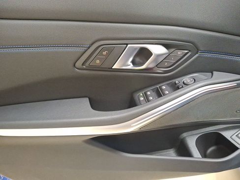 Used 2025 BMW 330i xDrive Sedan w/ M Sport Package image 9