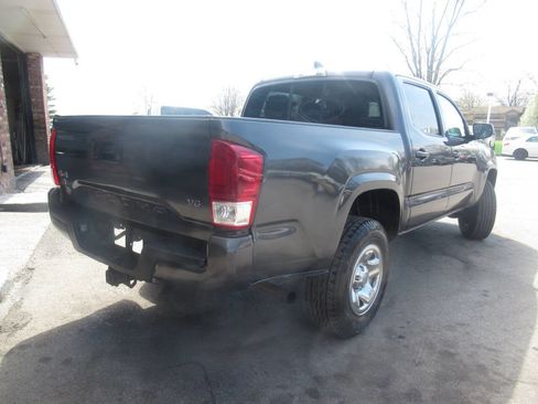 Used 2022 Toyota Tacoma SR AWD/4WD image 12