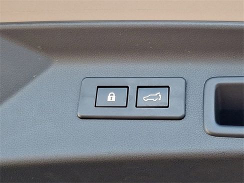 Certified 2025 Subaru Forester Premium image 27