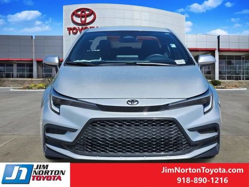 Used 2024 Toyota Corolla SE FWD image 2