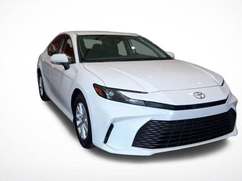 Used 2025 Toyota Camry LE FWD image 4
