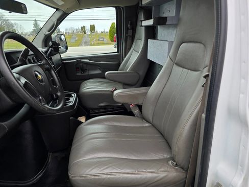 Used 2015 Chevrolet Express 2500 image 10