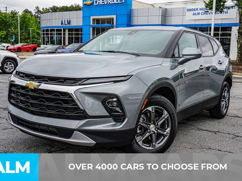 Used 2025 Chevrolet Blazer LT FWD image 3