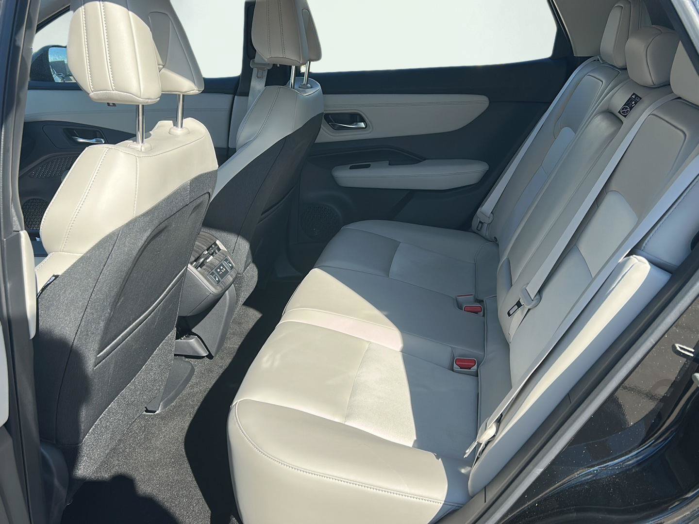 Used 2024 Nissan Ariya AWD image 6