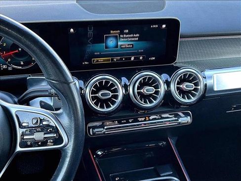 Used 2021 Mercedes-Benz GLB 250 4MATIC image 8