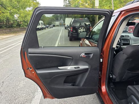 Used 2014 Dodge Journey SXT w/ Flexible Seating Group image 15