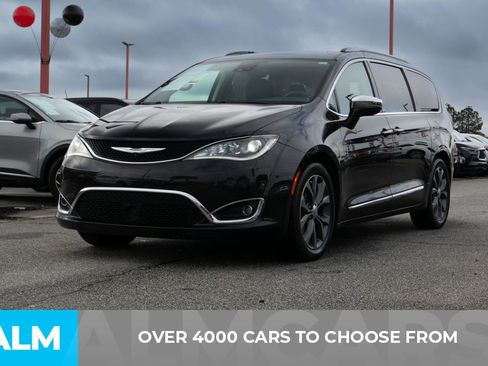 Used 2017 Chrysler Pacifica Limited image 3
