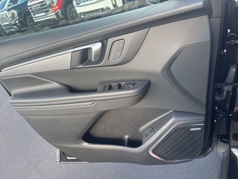 Used 2025 Buick Enclave Preferred image 17