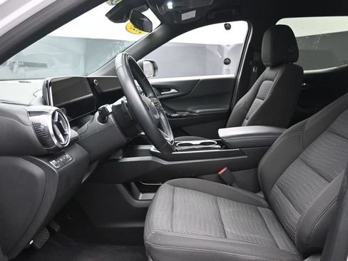 Used 2025 Chevrolet Equinox LT AWD/4WD image 16