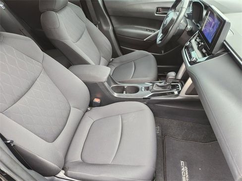 Used 2023 Toyota Corolla Cross LE image 11