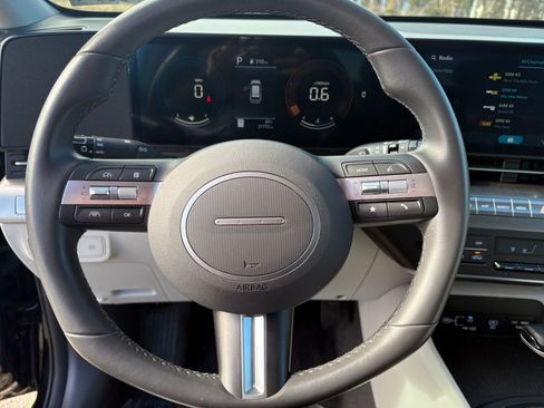 Used 2025 Hyundai Kona SEL image 28