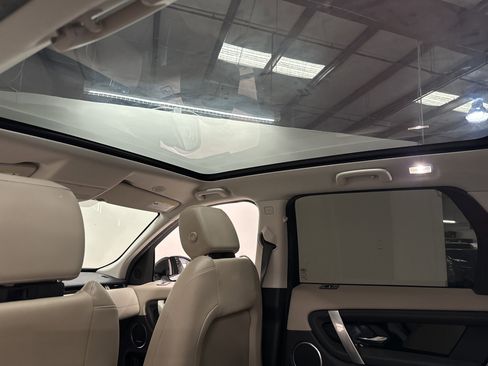 Used 2021 Land Rover Discovery Sport SE image 9