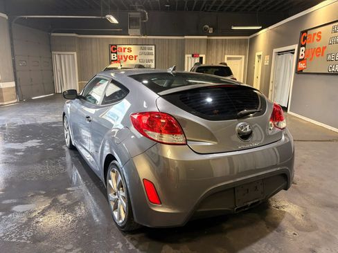 Used 2017 Hyundai Veloster FWD image 4