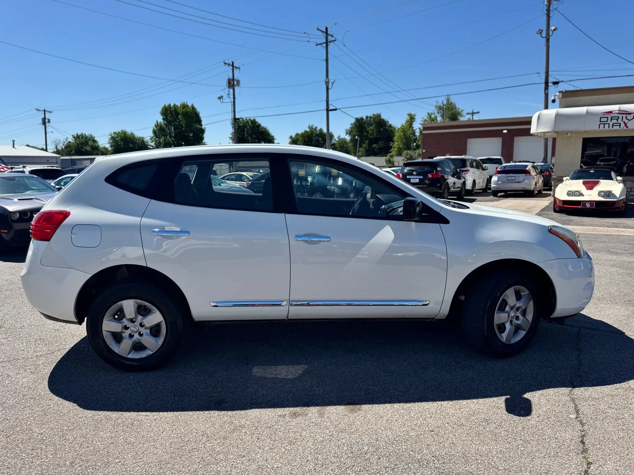 Used 2015 Nissan Rogue S FWD image 2