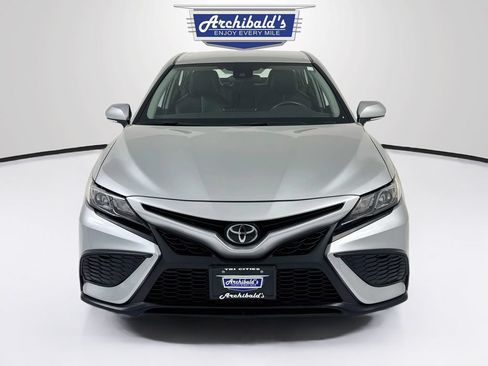 Used 2024 Toyota Camry SE FWD image 2