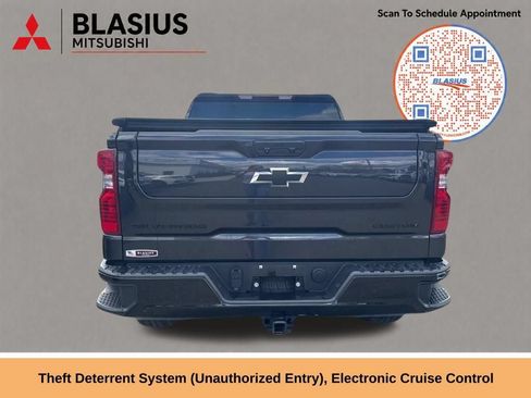 Used 2024 Chevrolet Silverado 1500 Custom Trail Boss w/ LPO, Dark Essentials Package AWD/4WD image 5