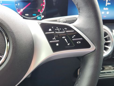 Used 2025 Mercedes-Benz GLB 250 image 21