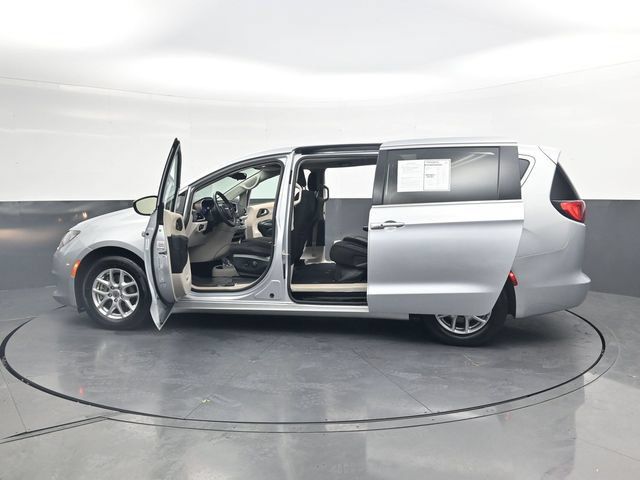 Used 2023 Chrysler Voyager LX FWD image 43