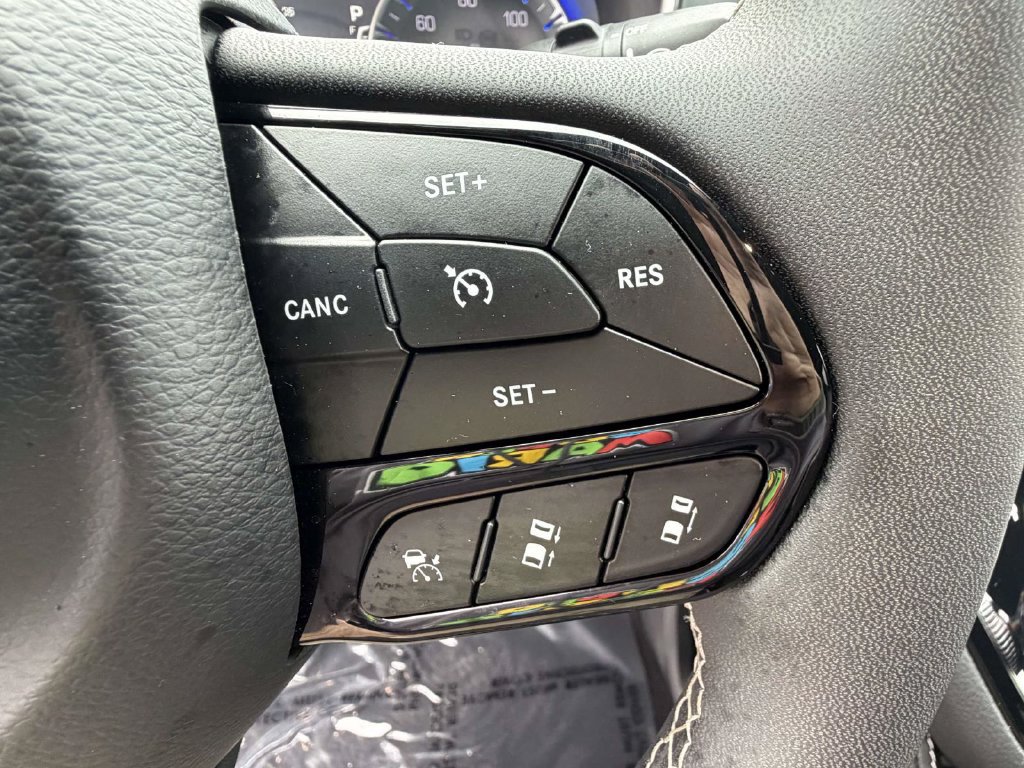 Used 2025 Chrysler Pacifica Limited FWD image 23