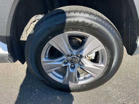 Used 2025 Toyota RAV4 XLE image 30