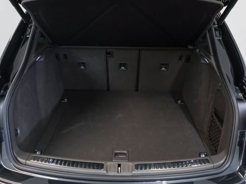 Certified 2024 Porsche Macan AWD/4WD image 31