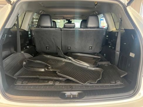 Used 2019 Toyota Highlander XLE AWD/4WD image 9