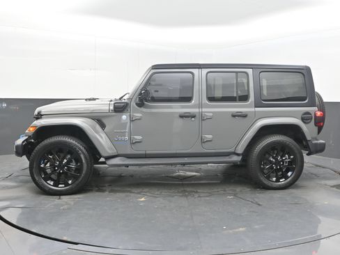 Used 2023 Jeep Wrangler Unlimited Sahara AWD/4WD image 7