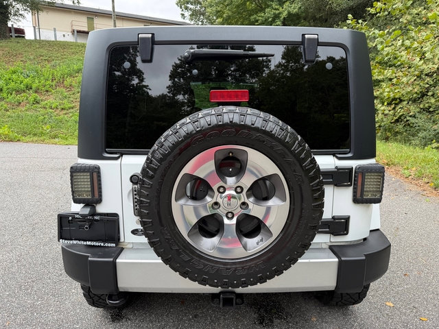 Used 2017 Jeep Wrangler Unlimited Sahara w/ Connectivity Group AWD/4WD image 7