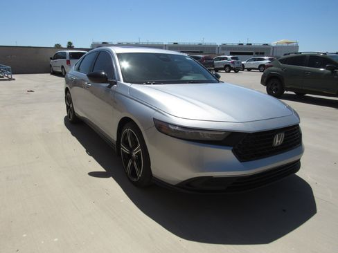 Used 2023 Honda Accord Sport image 2
