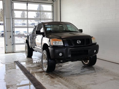 Used 2010 Nissan Titan SE w/ SE Value Truck Pkg image 2
