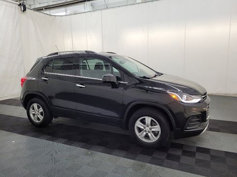 Used 2020 Chevrolet Trax LT w/ LT Convenience Package AWD/4WD image 11