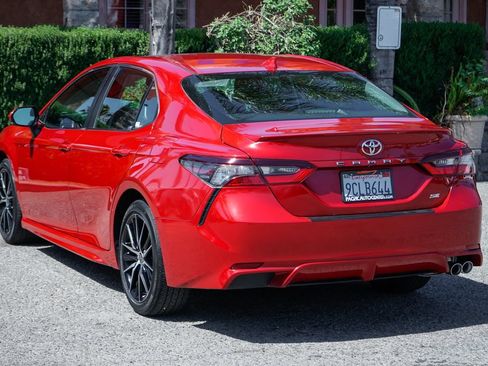 Used 2022 Toyota Camry SE w/ Convenience Package FWD image 6