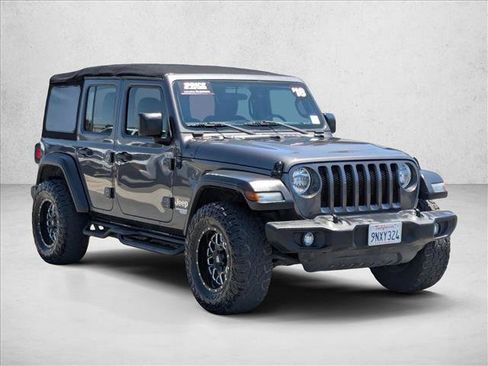Used 2018 Jeep Wrangler Unlimited Sport AWD/4WD image 3