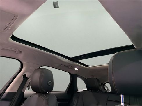 Used 2019 Jaguar F-PACE Prestige image 27