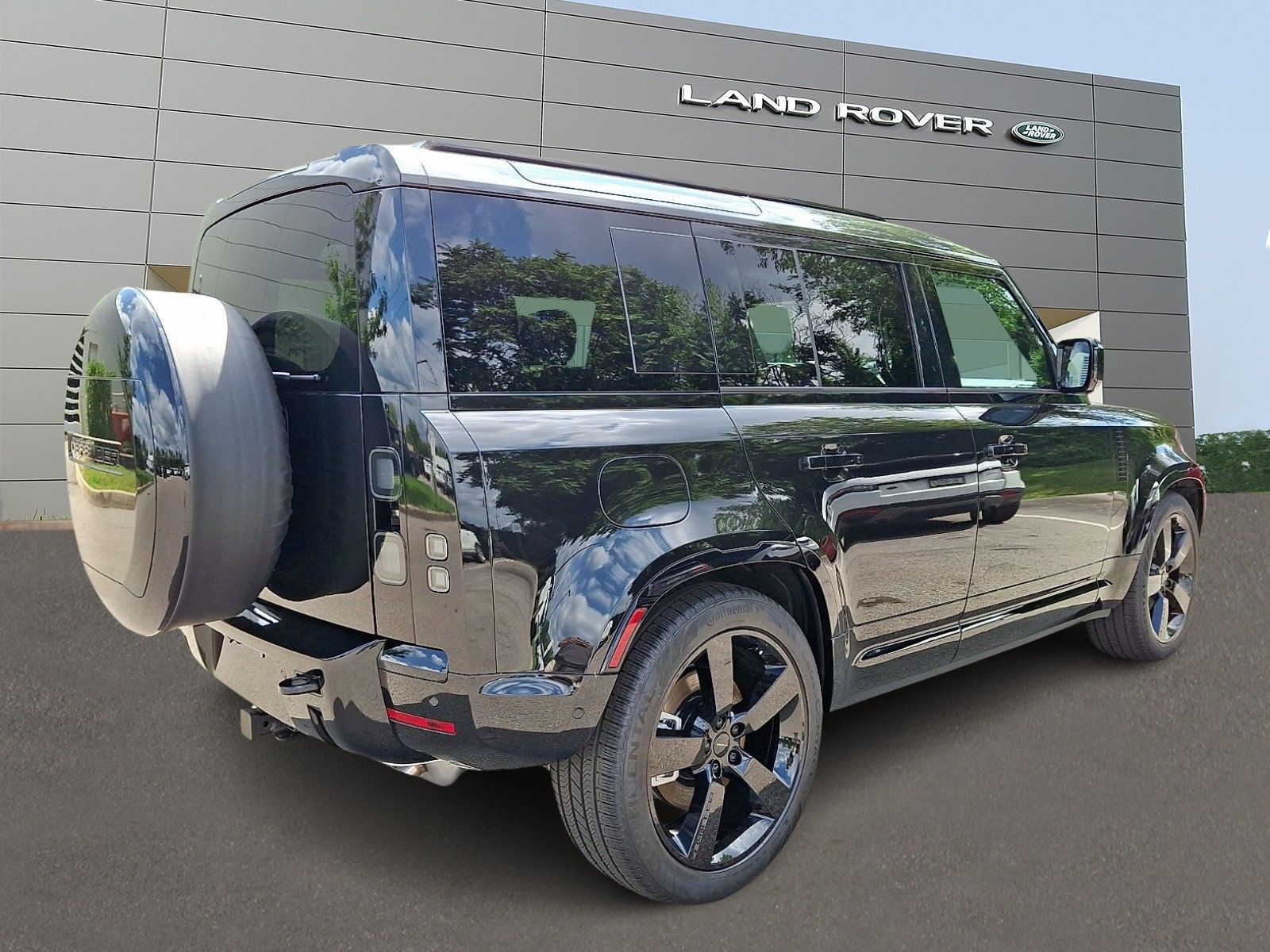 New 2026 Land Rover Defender 110 X-Dynamic SE AWD/4WD image 2