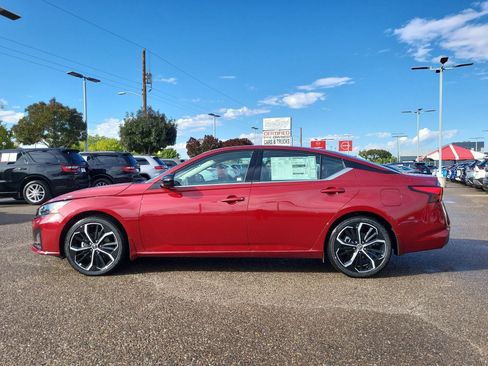 New 2025 Nissan Altima 2.5 SR image 2