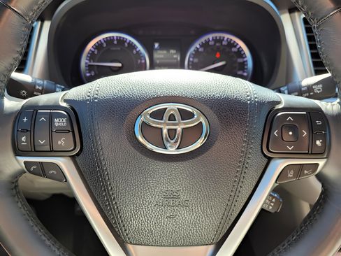 Certified 2019 Toyota Highlander Limited image 29