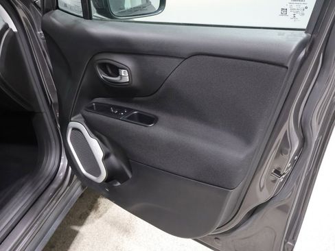 Certified 2018 Jeep Renegade Latitude w/ UConnect 8.4 Nav Group AWD/4WD image 25