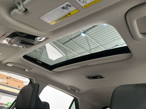 Used 2025 Kia Niro EX Touring image 27