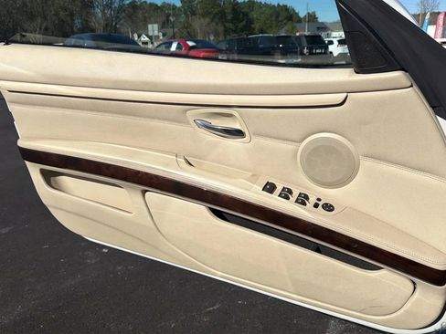 Used 2011 BMW 335i Convertible image 9